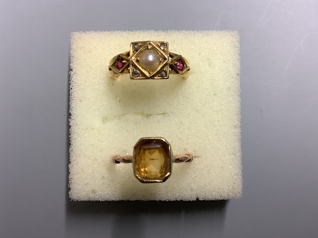 An 18ct ring & a 9ct ring.